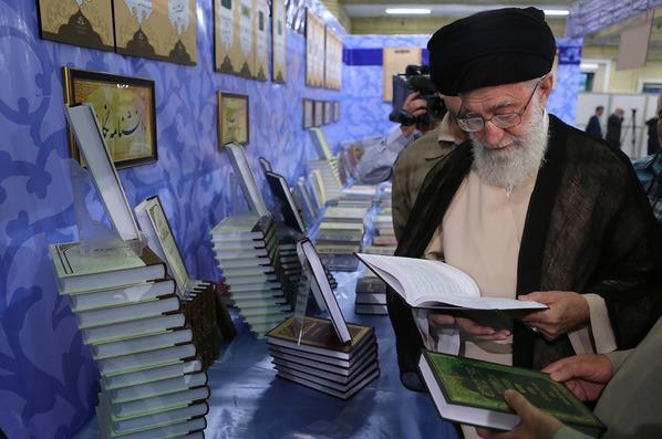 قائد الثورة الإسلامية يؤكد ضرورة الجهاد العلمي المستمر لتصبح إيران مرجعية علمية في العالم 