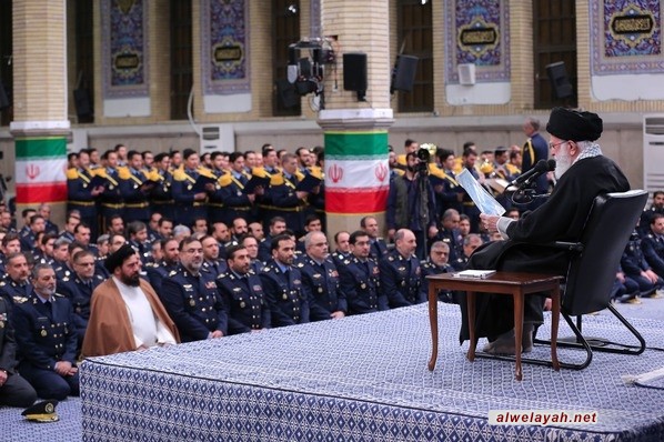 قائد الثورة الإسلامية: يجب أن نكون أقوياء لمنع الحرب وإحباط تهديدات الأعداء