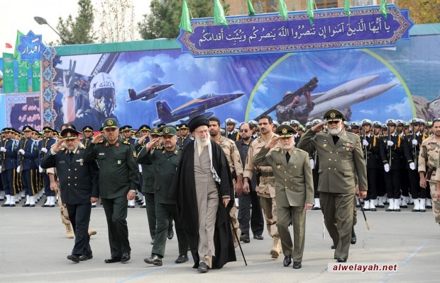 قائد الثورة الإسلامية يختار الزمان والمكان ليوجه رسالة الحسم