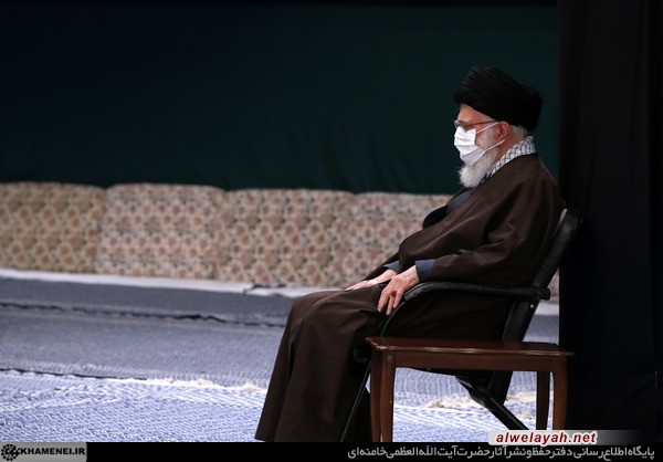 قائد الثورة الإسلامية يقيم مجلسا للعزاء بمصاب النبي الأعظم وسبطه (عليهما السلام)