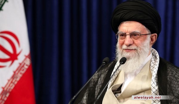 قائد الثورة الإسلامية: رسالة الشهداء يجب أن تعزز وحدة الشعب وشعور المسؤولين بالمسؤولية 