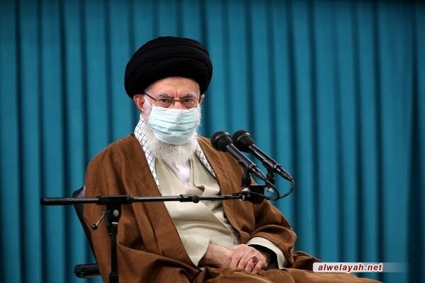 قائد الثورة الإسلامية يستقبل جمعا من النخب العلمية 