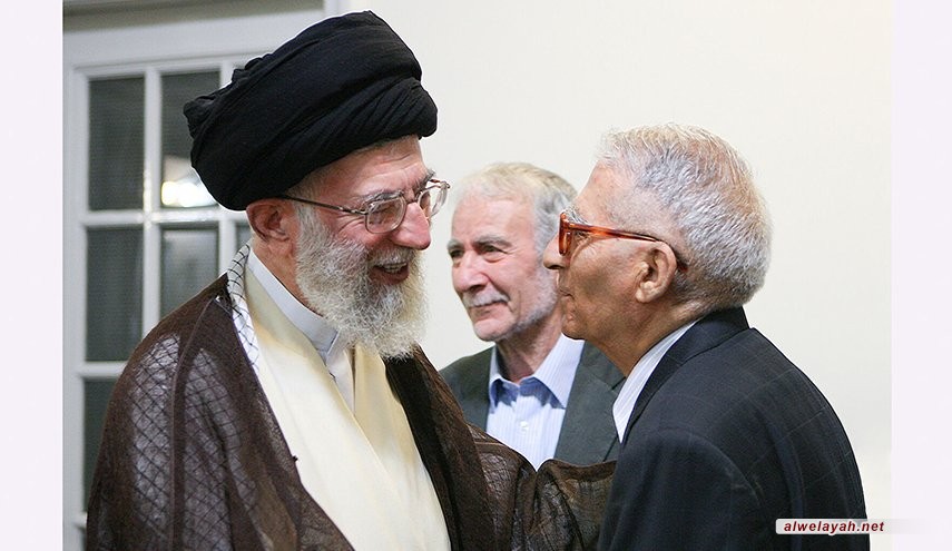 قائد الثورة الإسلامية يعزي بوفاة الفيلسوف الإيراني الدكتور كريم مجتهدي