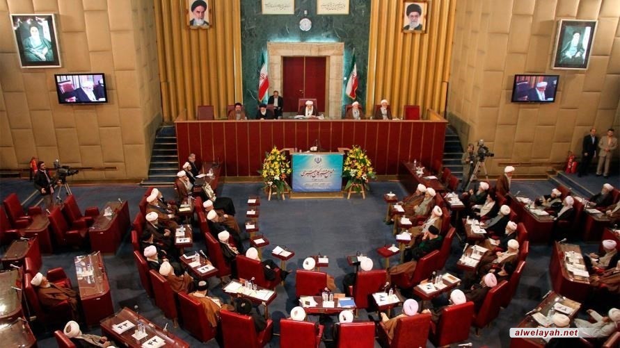 مجلس خبراء القيادة: رفع جميع العقوبات هي الاستراتيجية الأساسية لإيران في المفاوضات النووية