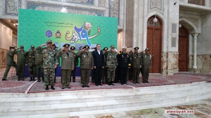 عشية اليوم الوطني للجيش.. عدد من القادة والمنتسبين يجددون العهد مع مبادئ الإمام الخميني(ره)
