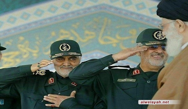 قائد الثورة الإسلامية يقلّد اللواء قاسم سليماني وسام "ذو الفقار"