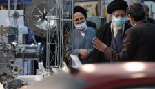 قائد الثورة الإسلامية يتفقد معرض القدرات الصناعية