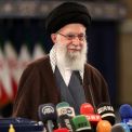 قائد الثورة الإسلامية: أعين شعوب العالم تترقب الوضع في إيران اليوم