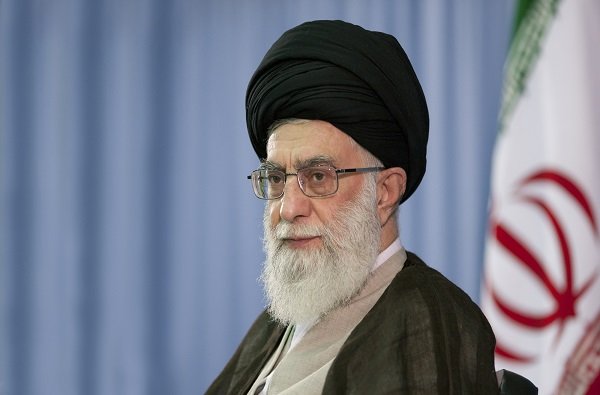 قائد الثورة الإسلامية يمدد عضوية ثلاثة من فقهاء مجلس صيانة الدستور