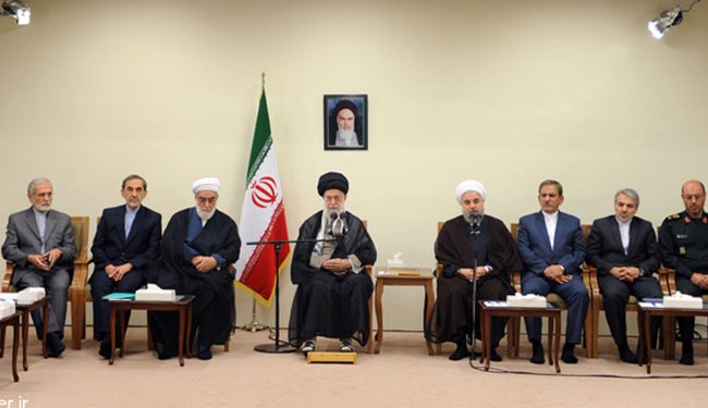 قائد الثورة الإسلامية يقدم توجيهاته للحكومة الإيرانية خلال استضافة رمضانية