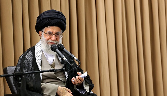 قائد الثورة الإسلامية: لو مزق الأميركيون الاتفاق النووي فإننا سنحرقه