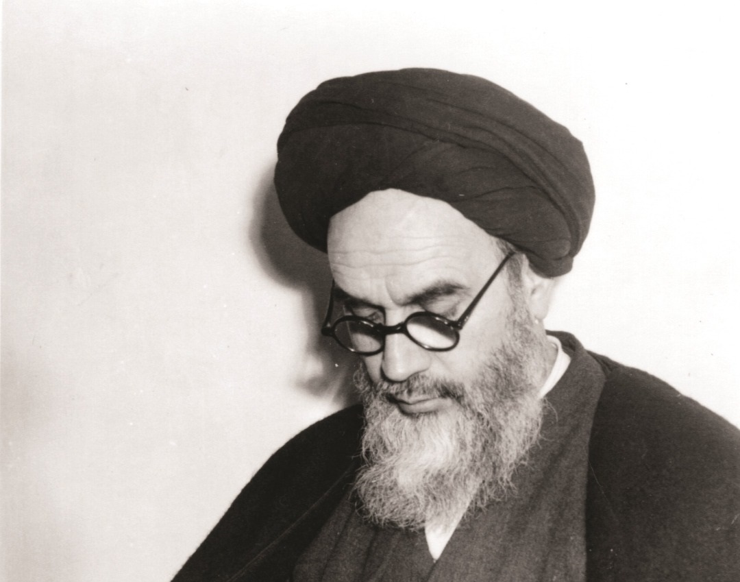 سلسلة من عبق الإمام الخميني (قدس سره) – الحلقة (70):  التركيز على بعد الأخلاق الإسلامية في تأسيس الاتحادات