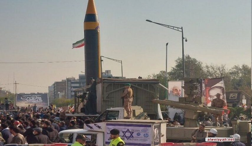 عرض صاروخ 'خرمشهر' الباليستي ونظام صواريخ خيبر