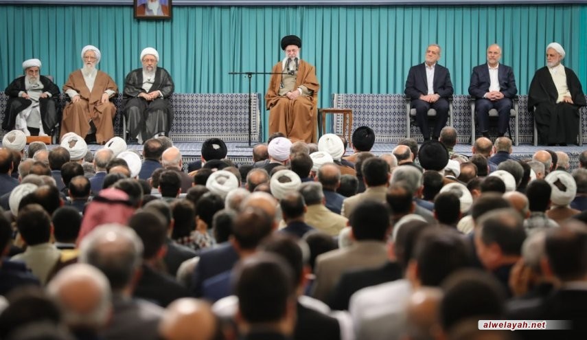 قائد الثورة الإسلامية: اليوم جزء من العالم الإسلامي يعاني من جراح بالغة