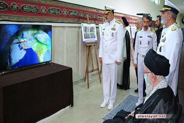 قائد الثورة الإسلامية يزور معرض إنجازات المجموعة البحرية الـ86 التابعة للجيش الإيراني