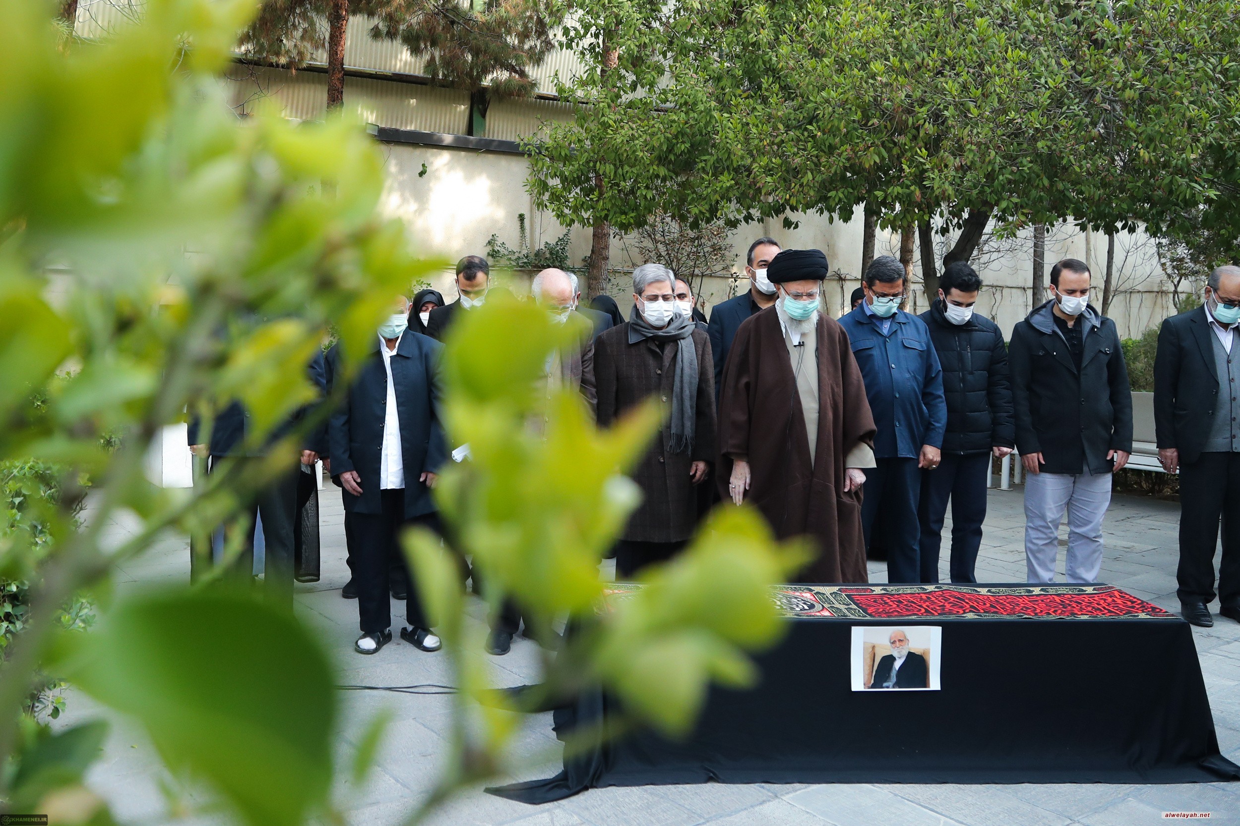 قائد الثورة الإسلامية: المرحوم شيباني كان مناضلا حقيقيا ومثابرا على العمل والجهد