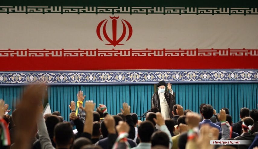 قائد الثورة الاسلامية: يوم الطالب في إيران يجسد الشر الأميركي وهزيمته