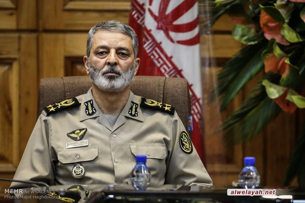 القائد العام للجيش الإيراني: تكاتف القوات المسلحة هو صفعة قوية لأعداء الثورة الإسلامية