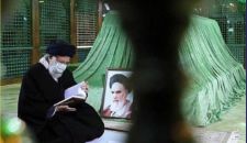 قائد الثورة الإسلامية يزور مرقد الإمام الخميني (ره) وقبور الشهداء + صور