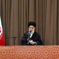 قائد الثورة الإسلامية يلقي كلمة في الصحن الرضوي الشريف